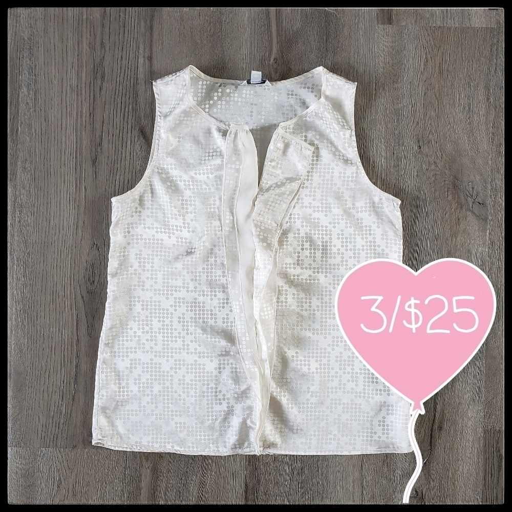 ⭐3/$25⭐ Banana Republic Dotted Top